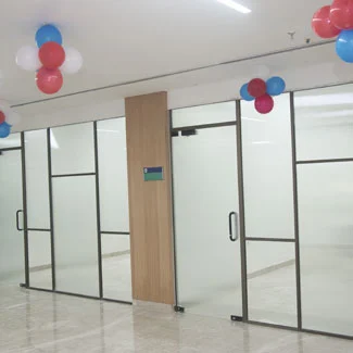 ,  gynecologist and obstetrician in gomti nagar wore a scrubs standing next to a sophisticated surgical robot with multiple articulated arms, used in modern gynecological & obstetrician treatment.